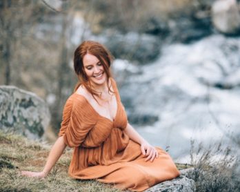 Une mariée rousse en montagne - Un shooting d'inspiration à découvrir sur le blog mariage www.lamarieeauxpiedsnus.com - Photos : Ingrid Lepan