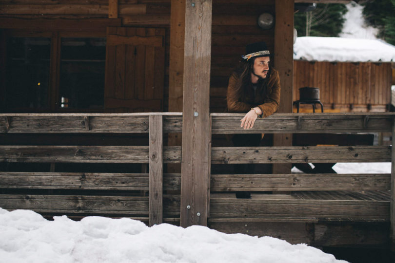 Reego Photographie - Un renouvellement de voeux à la montagne - La mariee aux pieds nus