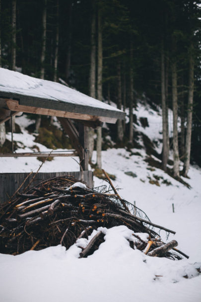 Reego Photographie - Un renouvellement de voeux à la montagne - La mariee aux pieds nus