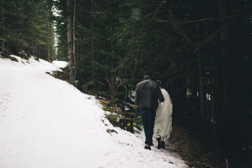 Reego Photographie - Un renouvellement de voeux à la montagne - La mariee aux pieds nus