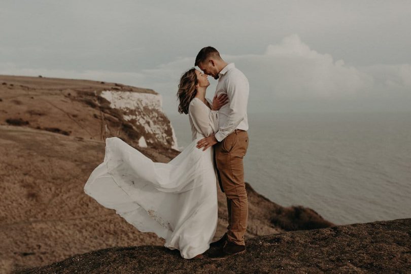 Un renouvellement de voeux sur la côte - Photos : Less is more by Lesly S Photography - Blog mariage : La mariée aux pieds nus