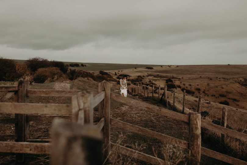 Un renouvellement de voeux sur la côte - Photos : Less is more by Lesly S Photography - Blog mariage : La mariée aux pieds nus