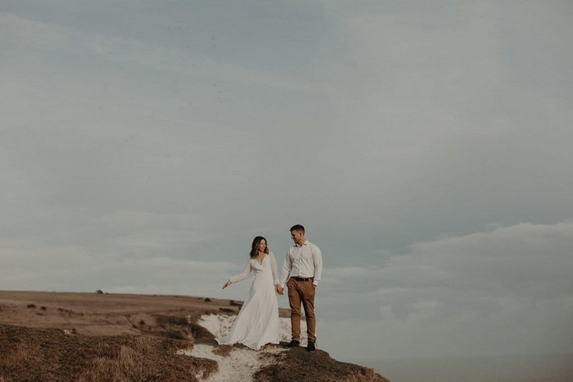 Un renouvellement de voeux sur la côte - Photos : Less is more by Lesly S Photography - Blog mariage : La mariée aux pieds nus