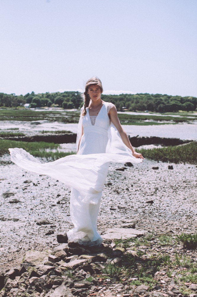 La mariée aux pieds nus - Photo : Laurence Revol - Robe de mariée Lorafolk - Collection 2016 - Modele Edith