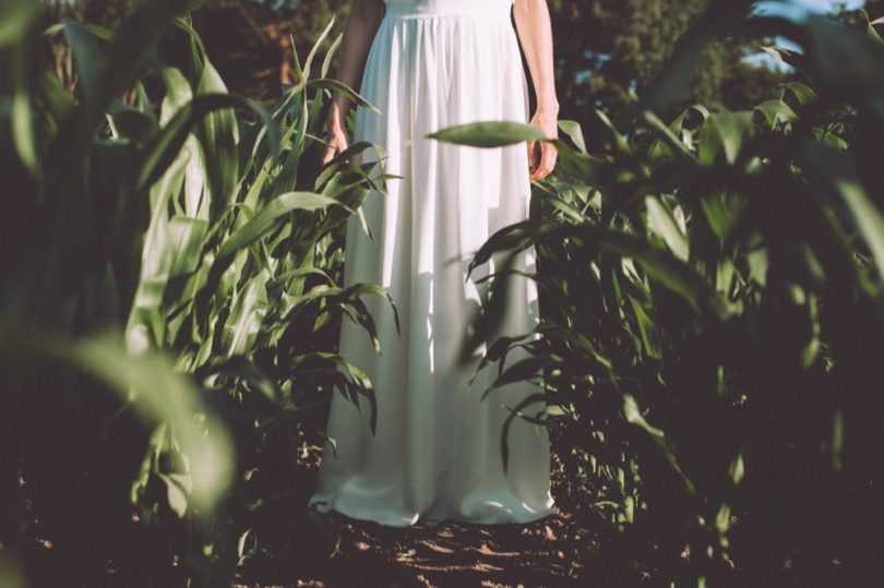 La mariée aux pieds nus - Photo : Laurence Revol - Robe de mariée Lorafolk - Collection 2016 - Modele Glenn