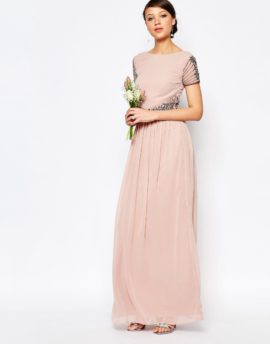 30 robes roses pour aller à un mariage - Une sélection à découvrir sur le blog mariage www.lamaireeauxpiedsnus.com