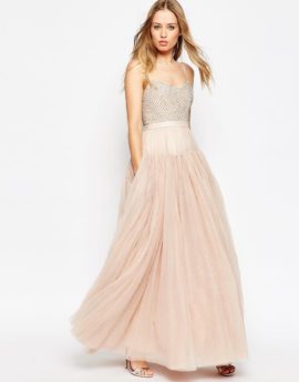 30 robes roses pour aller à un mariage - Une sélection à découvrir sur le blog mariage www.lamaireeauxpiedsnus.com
