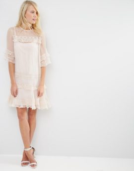 30 robes roses romantiques pour aller à un mariage - Une sélection à découvrir sur le blog mariage www.lamaireeauxpiedsnus.com