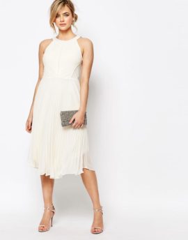 Robe de mariée petit budget - A découvrir sur le blog mariage La mariée aux pieds nus