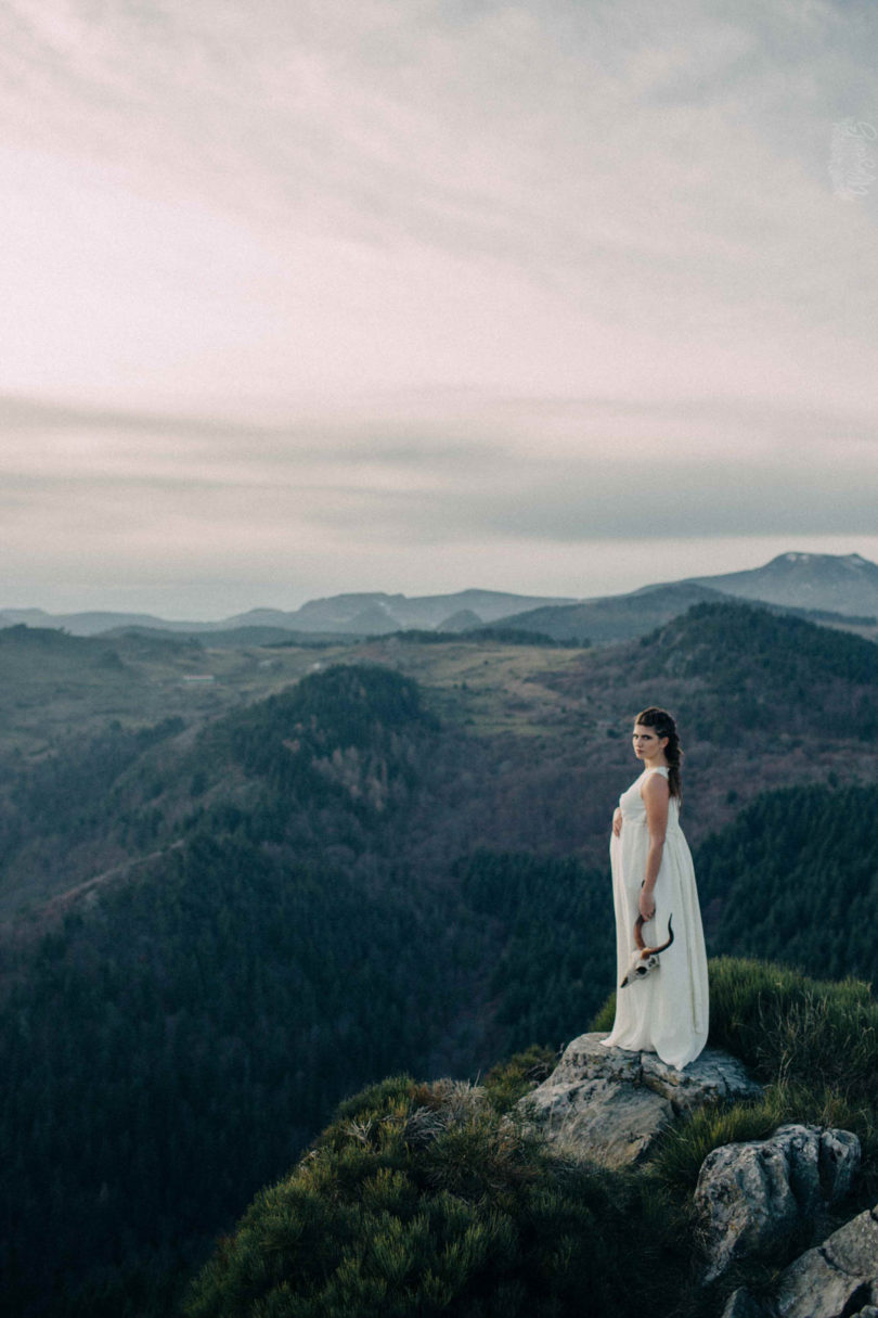 Robes de mariée maternité par Caroline Quesnel - A découvrir sur le blog mariage www.lamarieeauxpiedsnus.com - Photos : Alison Bounce