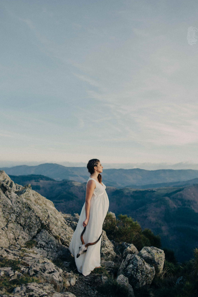 Robes de mariée maternité par Caroline Quesnel - A découvrir sur le blog mariage www.lamarieeauxpiedsnus.com - Photos : Alison Bounce