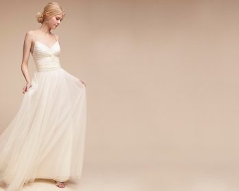 12 robes de mariée petit budget à moins de 500 euros - A découvrir sur le blog mariage La mariée aux pieds nus