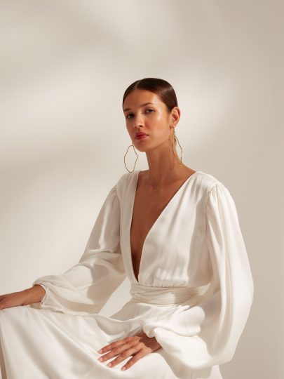 Blanche - Robes de mariée - Collection 2023 - Photos : Nathalie Weiss - Blog mariage : La mariée aux pieds nus