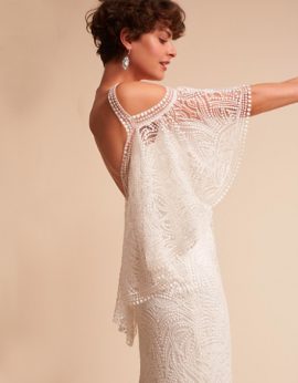 Vivre ses essayages de robes de mariée lorsqu'on ne fait pas un 38 ? Conseils et adresses sur le blog mariage La mariée aux pieds nus