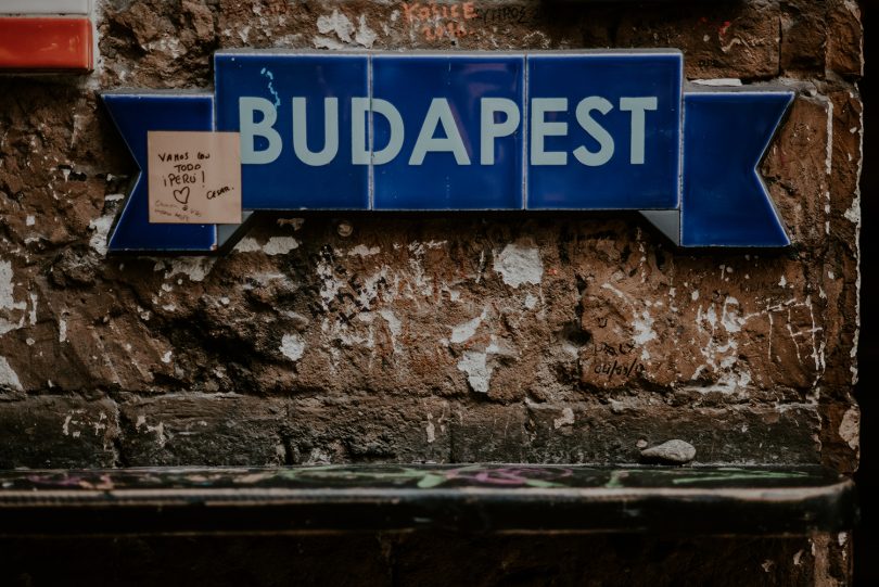 Une séance engagement à Budapest - Les Histoire d'A. - La mariée aux pieds nus