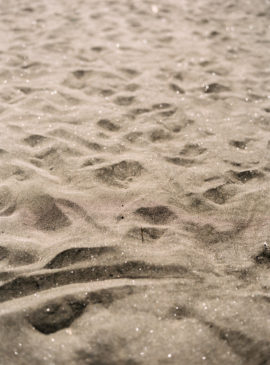 Une séance engagement sur les plages de Nouvelle Zélande - A découvrir sur le blog mariage www.lamarieeauxpiedsnus.com - Photos : Céline Chhuon