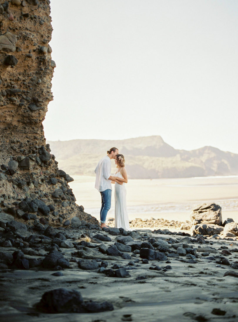 Une séance engagement sur les plages de Nouvelle Zélande - A découvrir sur le blog mariage www.lamarieeauxpiedsnus.com - Photos : Céline Chhuon