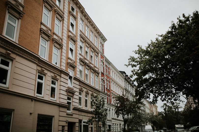 Une sécance engagement dans les rues de Hambourg - Coralie Lescieux - La mariée aux pieds nus