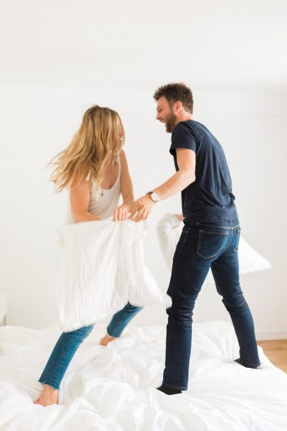 Une séance engagement intime à Paris - Photos : Jonathan Préfaut - A découvrir sur le blog mariage La mariée aux pieds nus