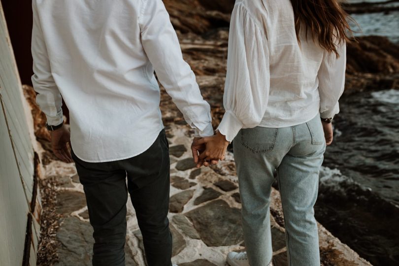 Une séance engagement au bord de la mer - Photos : SoulPics - Blog mariage : La mariée aux pieds nus