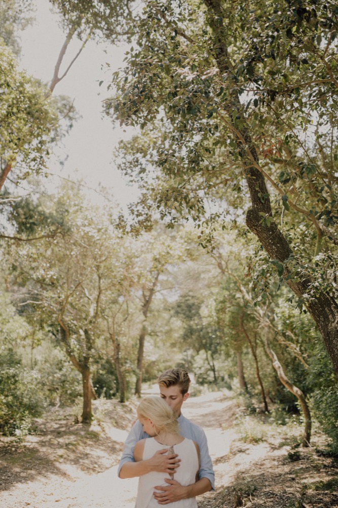 Une séance engagement à Porquerolles - La mariée aux pieds nus - Photos : Capyture