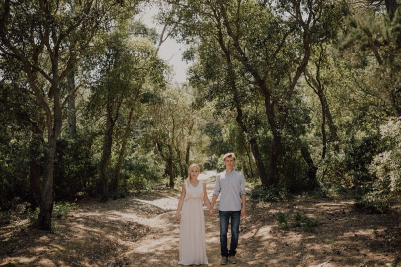 Une séance engagement à Porquerolles - La mariée aux pieds nus - Photos : Capyture