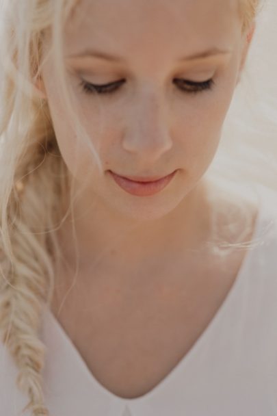 Une séance engagement à Porquerolles - La mariée aux pieds nus - Photos : Capyture