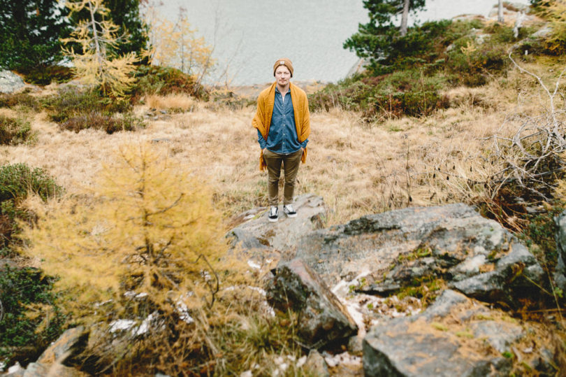 Une séance engagement dans la nature en Suisse - A découvrir sur le blog mariage www.lamarieeauxpiedsnus.com - Photos : Fabien Courmont