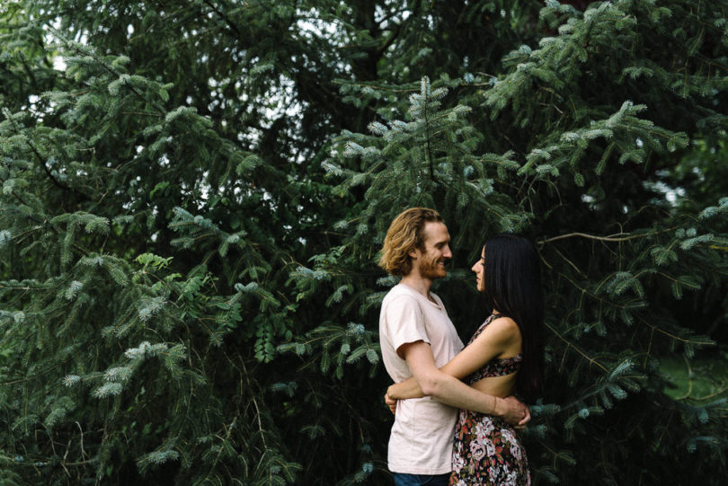 Une séance engagement à la campagne - A découvrir sur le blog mariage www.lamarieeauxpiedsnus.com - Photos : Willy Brousse