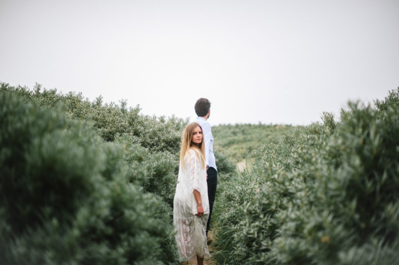 Une séance engagement sur une plage de Normandie - A découvrir sur le blog mariage www.lamarieeauxpiedsnus.com - Photos : He Capture - Emeline Hamon