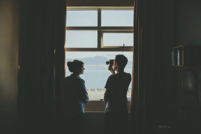 Une seance photo de couple en Islande à découvrir sur le blog mariage www.lamarieeauxpiedsnus.com - Photos : David Latour