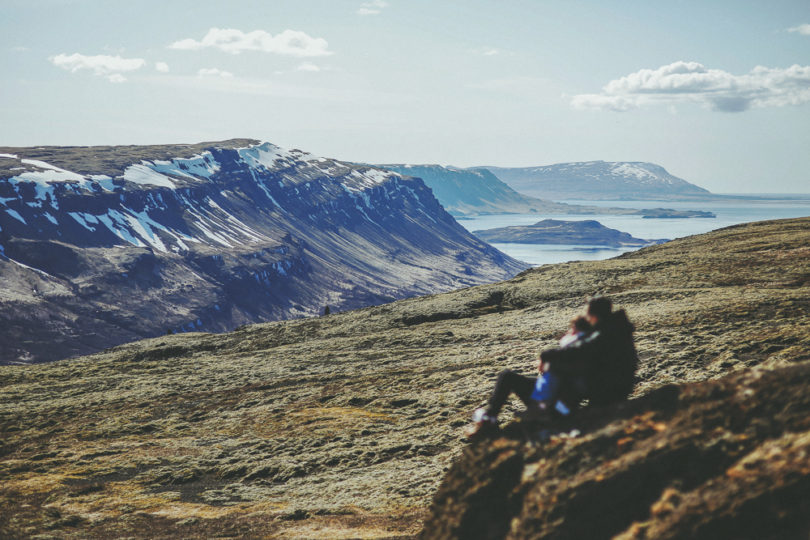 Une seance photo de couple en Islande à découvrir sur le blog mariage www.lamarieeauxpiedsnus.com - Photos : David Latour