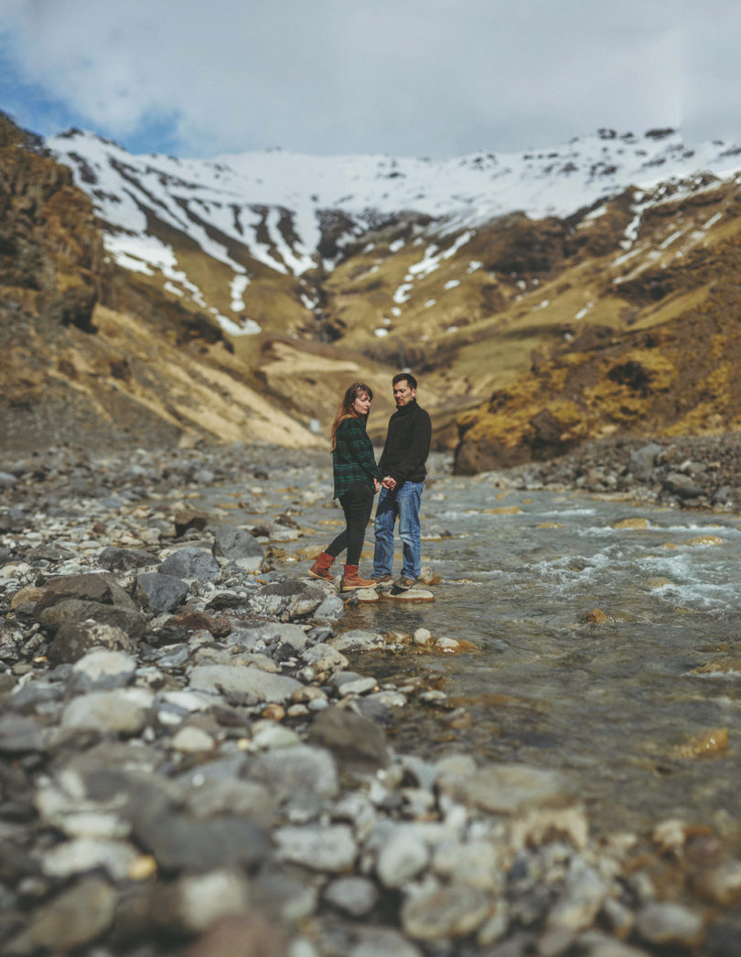 Une seance photo de couple en Islande à découvrir sur le blog mariage www.lamarieeauxpiedsnus.com - Photos : David Latour