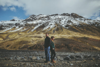 Une seance photo de couple en Islande à découvrir sur le blog mariage www.lamarieeauxpiedsnus.com - Photos : David Latour