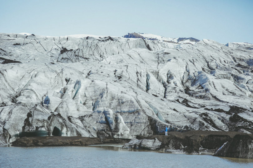 Une seance photo de couple en Islande à découvrir sur le blog mariage www.lamarieeauxpiedsnus.com - Photos : David Latour