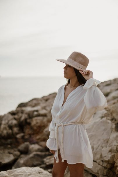 Une séance engagement dans les Calanques - Photos : Coralie Lescieux - Blog mariage : La mariée aux pieds nus