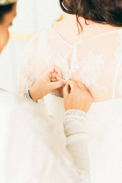 Sophie Delaveau - Un mariage champêtre en Normandie - La mariée aux pieds nus