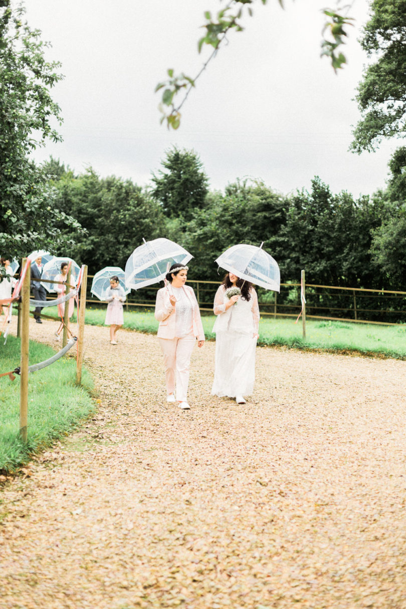 Sophie Delaveau - Un mariage champêtre en Normandie - La mariée aux pieds nus