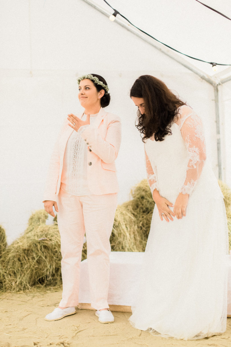 Sophie Delaveau - Un mariage champêtre en Normandie - La mariée aux pieds nus