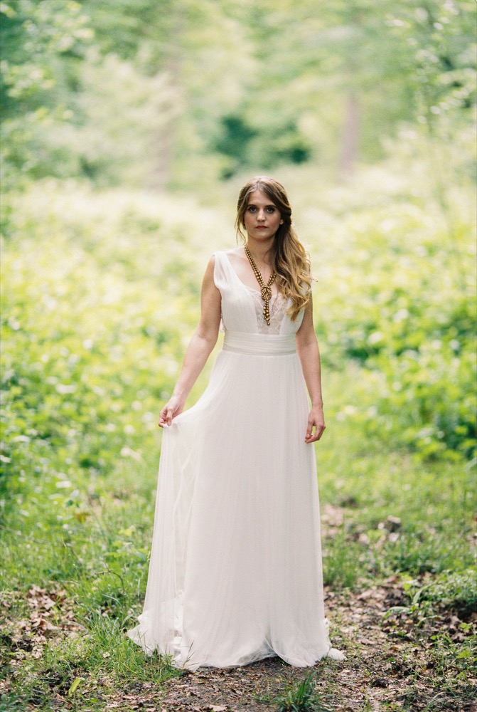 Blog mariage - La mariée aux pieds nus - Photo : L'artisan Photographe - Stéphanie Wolff - Robes de mariée - Collection 2016 - Robe Bird