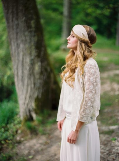 Blog mariage - La mariée aux pieds nus - Photo : L'artisan Photographe - Stéphanie Wolff - Gilet Sun / Robe Gretsch