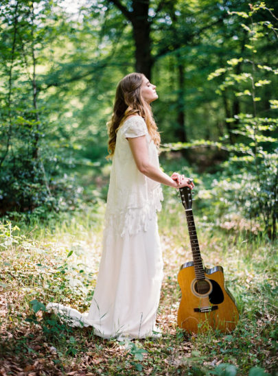 Blog mariage - La mariée aux pieds nus - Photo : L'artisan Photographe - Stéphanie Wolff - Robes de mariée - Collection 2016 - Top Apache / Jupe Morrisson