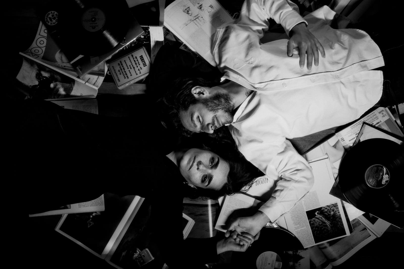The Wild Strawberry - Photographe et vidéaste de mariage - Blog mariage : La mariée aux pieds nus