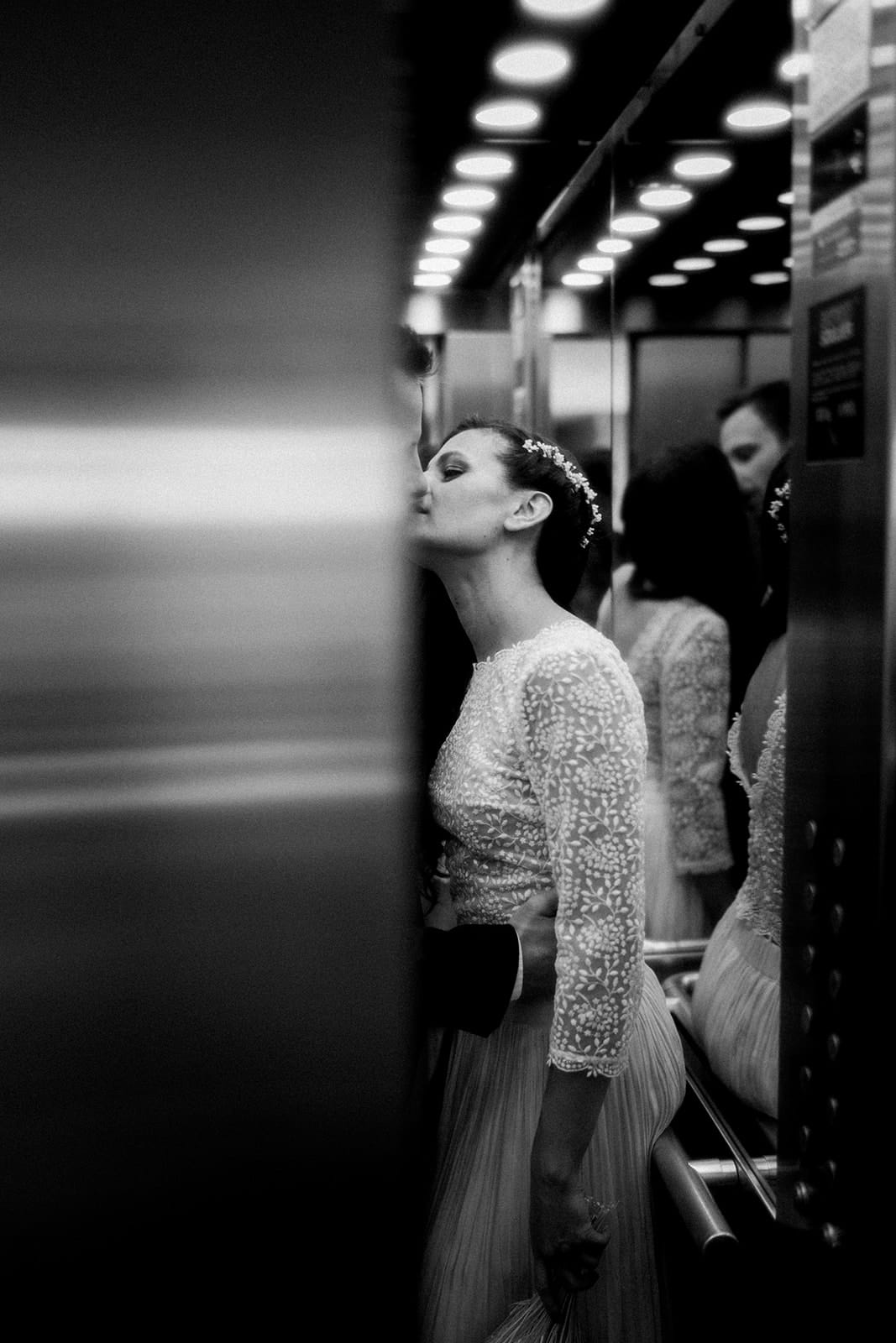 The Wild Strawberry - Photographe et vidéaste de mariage - Blog mariage : La mariée aux pieds nus