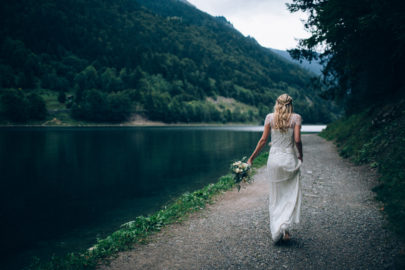 Un mariage pastel à la montagne à découvrir sur le blog mariage www.lamarieeauxpiedsnus.com - Photos : Ingrid Lepan