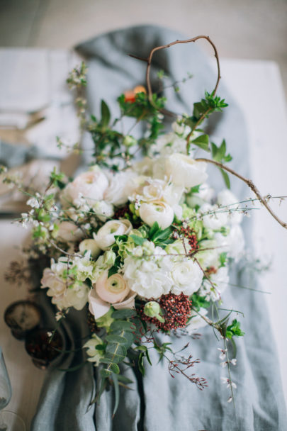 Ingrid Lepan - Un mariage en gris blanc et cuivre - Moulin de la Recense - Big Day - La mariee aux pieds nus