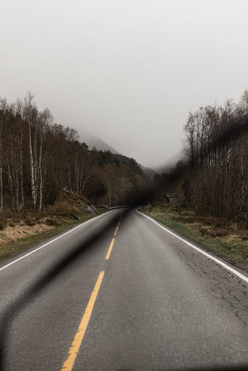 Un voyage de noces en Norvège et à la découverte du cercle arctique - Photos et récit : Julien Navarre Photography - A découvrir sur le blog mariage www.lamarieeauxpiedsnus.com