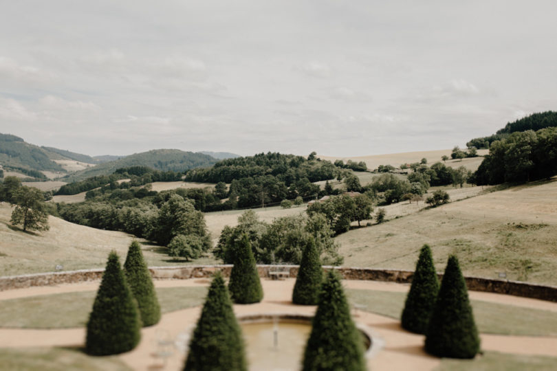 Un mariage champêtre au château de Pramenoux près de Lyon - à découvrir sur www.lamarieeauxpiedsnus.com - Photos : You Made My day