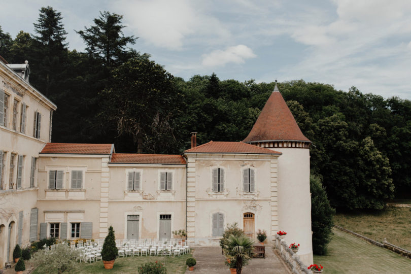 Un mariage champêtre au château de Pramenoux près de Lyon - à découvrir sur www.lamarieeauxpiedsnus.com - Photos : You Made My day