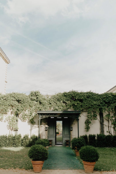 Un mariage champêtre au château de Pramenoux près de Lyon - à découvrir sur www.lamarieeauxpiedsnus.com - Photos : You Made My day